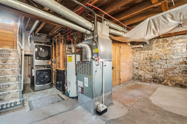 Building Photo - Rare Rental in Old North End with Private Yard & Garage