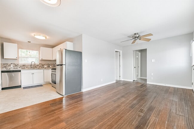 Building Photo - 812-838 38th St