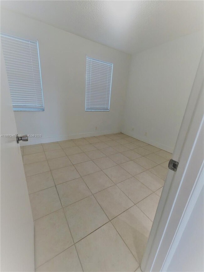 Building Photo - 16661 Hemingway Dr