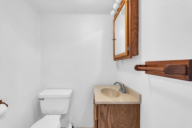 Building Photo - Spacious 4-Bedroom Home with Fenced Yard a...