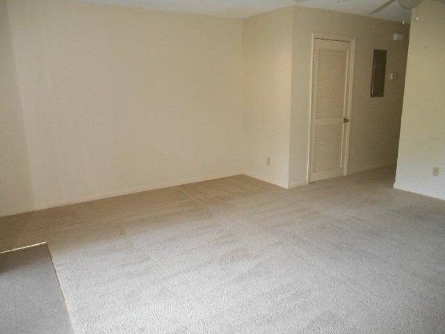 Building Photo - Townhouse For Rent