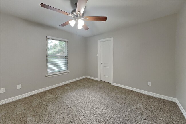Building Photo - 2603 Hidden Garden Dr