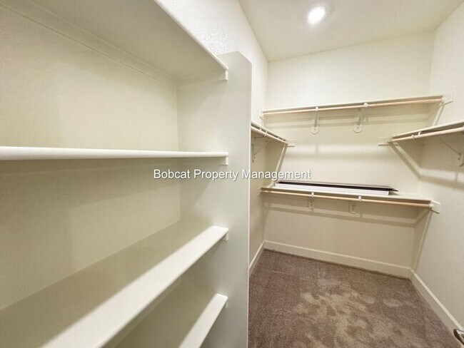 Building Photo - 925 Nelle Dr