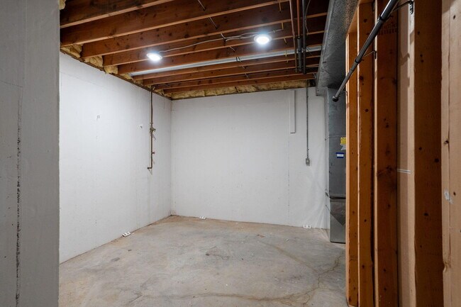 Building Photo - 2301 Grant Ln