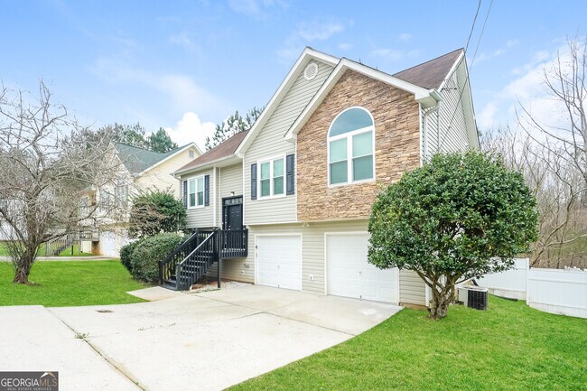Building Photo - 4050 Robin Cir