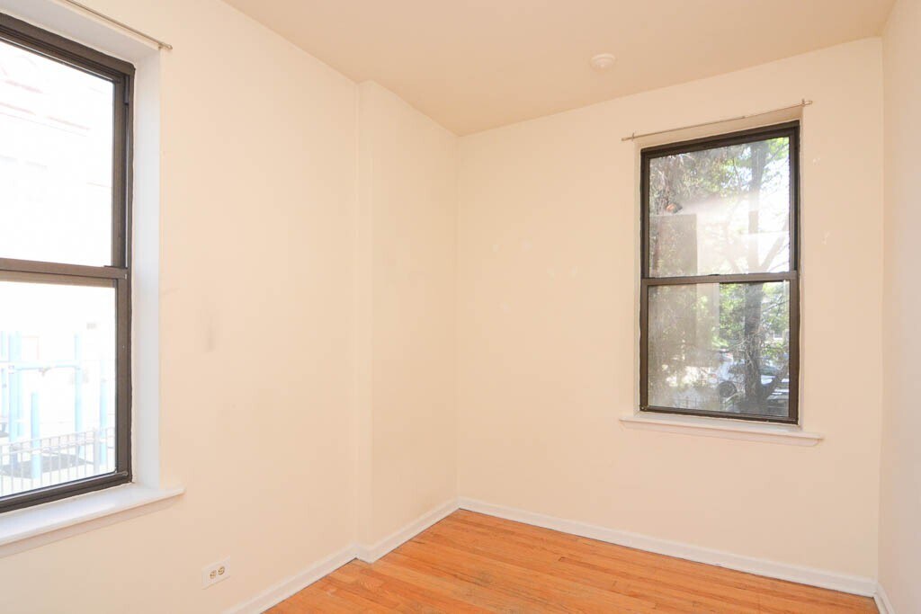 Building Photo - 3145 W Medill Ave