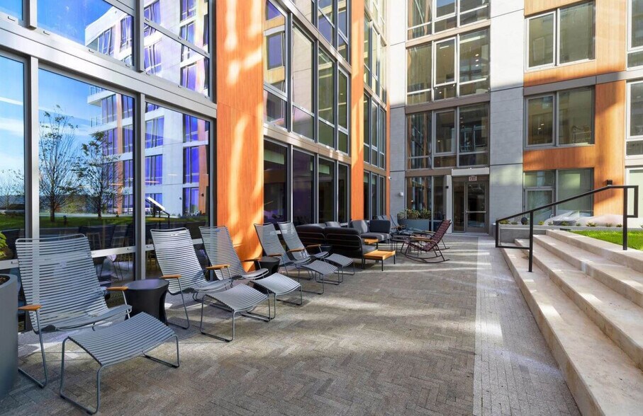 Building Photo - 2121 First Street Southwest-GO FL4-ID258
