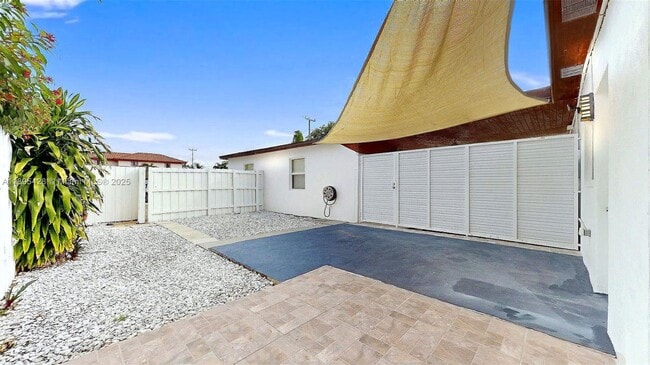 Building Photo - 6760 SW 19th St