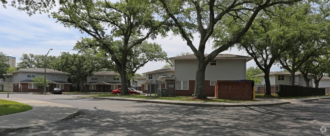 Building Photo - Blodgett Villas