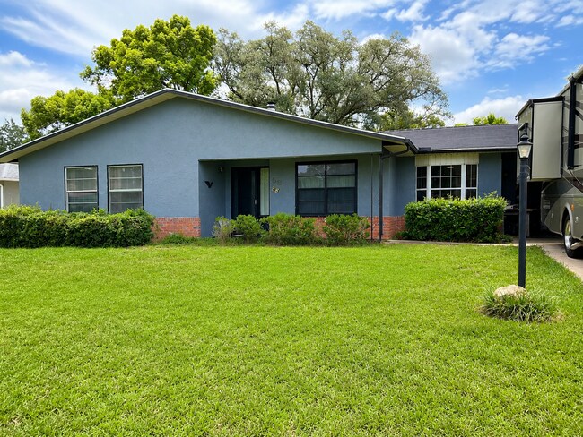 Building Photo - 58 Silver Ln