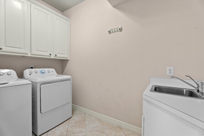 Building Photo - 9610 Champions Cove Dr