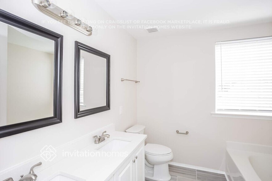 Building Photo - 2121 Mallard Green Pl