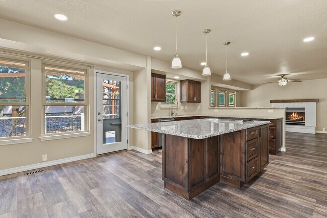 Building Photo - Stunning 5 Bedroom in School District 20