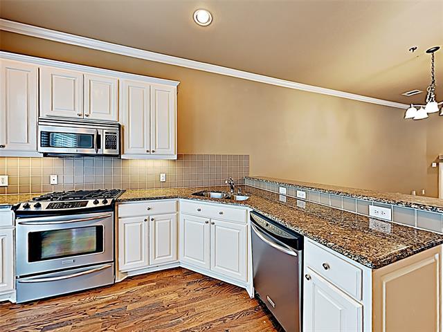 Building Photo - 2821 Parmer Ave