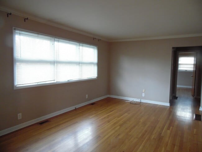 Building Photo - 662 Cardinal Ln