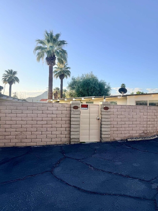 Building Photo - Coming Soon! Mid-Century 2 Bedrooms / 2 Bathrooms