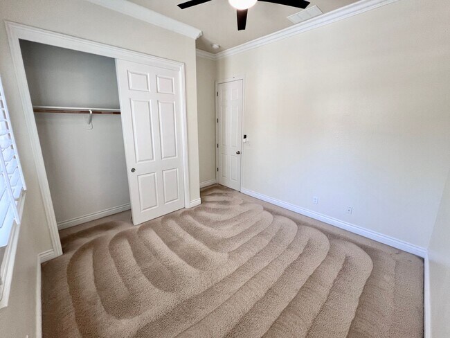 Building Photo - $2,695 Bullard & Hwy 99, 4 Bedroom With So...