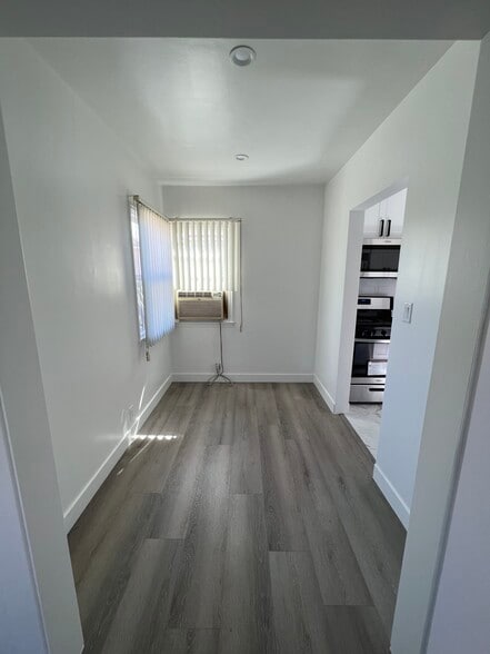 Building Photo - 428 N Glenwood Plz