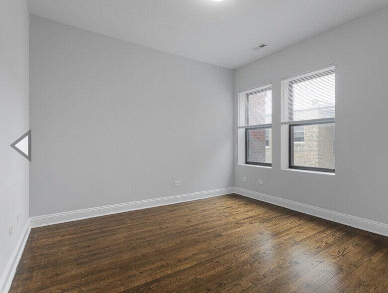 Building Photo - 7528 N Seeley Ave