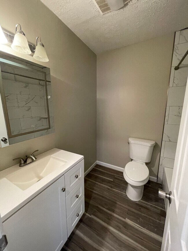 Building Photo - Knoxville 37918 - Adorable Fountain City Rancher with 3 Bedrooms, 1 Bath Rent – $1,550/Month! - C...