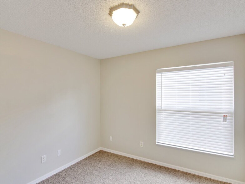 Building Photo - 16329 Coopers Hawk Ave