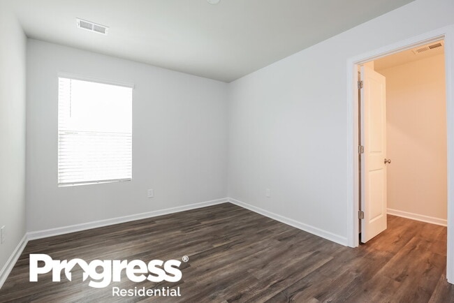 Building Photo - 441 Pollyanna Dr