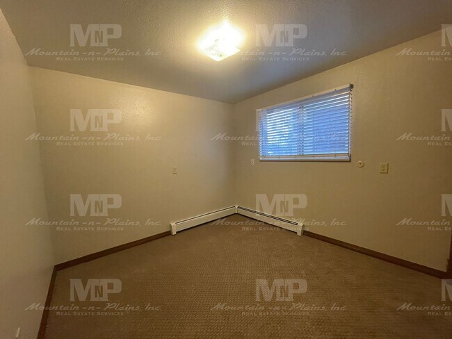 Building Photo - 1628 Azalea Dr