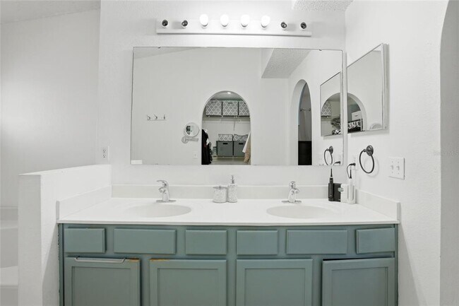 Building Photo - 10608 Laxton St