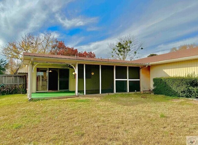 Building Photo - 18 Lanshire Dr
