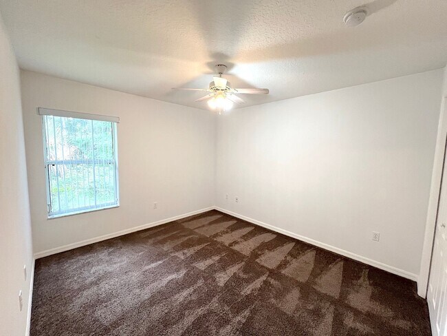 Building Photo - 106 Point of Woods Dr