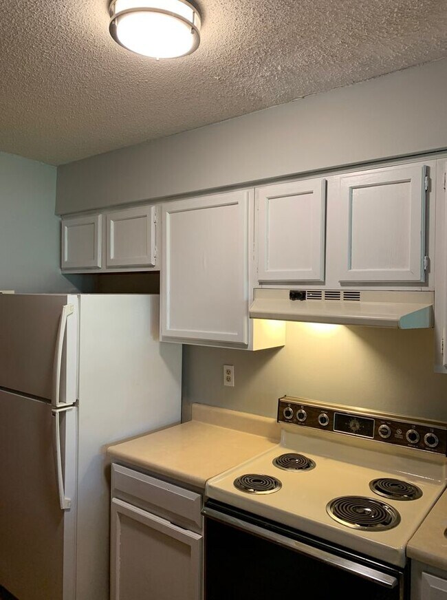 Building Photo - 315 Foxfire Dr