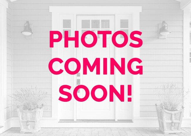 Building Photo - 905 Charter Oaks Ct