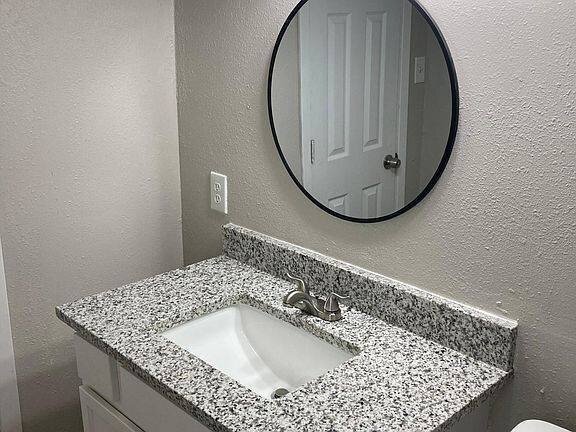 Building Photo - 616 E Gandy St