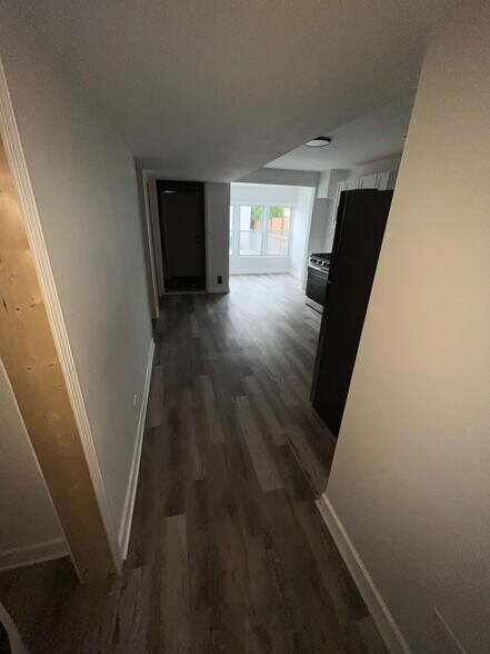 Building Photo - 3329 N Karlov Ave