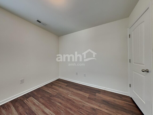 Building Photo - 913 Bridlemine Dr