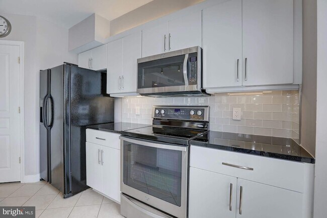 Building Photo - 616 E Street NW Unit 718