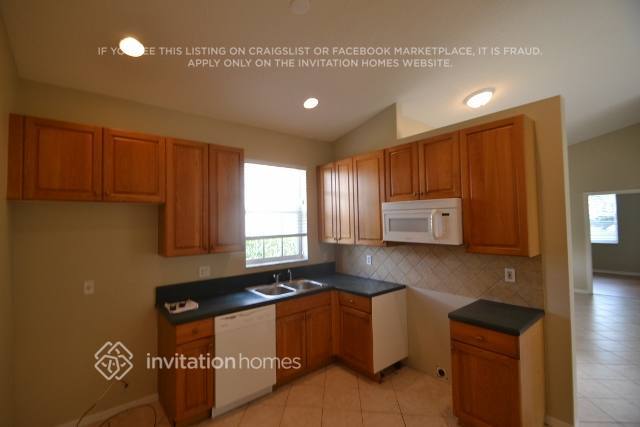 Building Photo - 1702 Pierside Cir