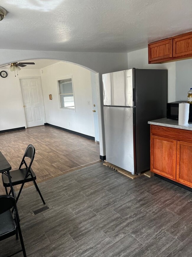 Building Photo - 2 bedroom, 1.5 bath home in Brookline