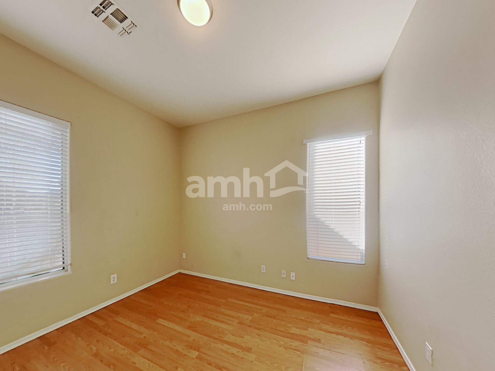 Building Photo - 13544 W Ironwood St