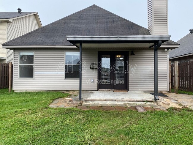 Building Photo - 436 Park Lake Dr