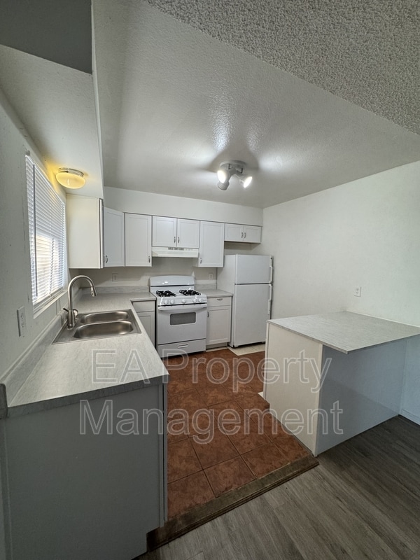 Building Photo - 1212 Chelwood Park Blvd NE