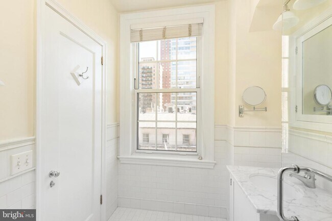 Building Photo - 1800 Rittenhouse Square