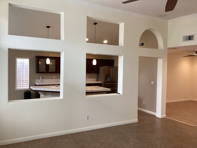 Building Photo - 7526 N Ellendale Ave