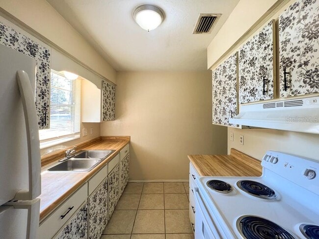 Building Photo - 2114 NW 55th Blvd