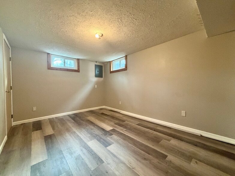 Building Photo - 556 Joshua Dr