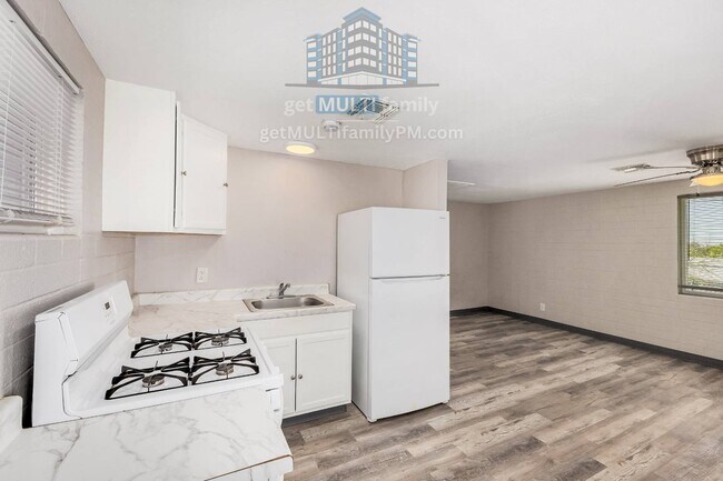 Building Photo - 1402 W Mercer Ln