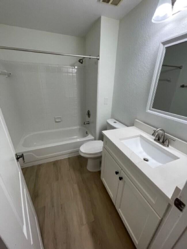 Building Photo - Beautiful Townhouse in Downtown Tampa