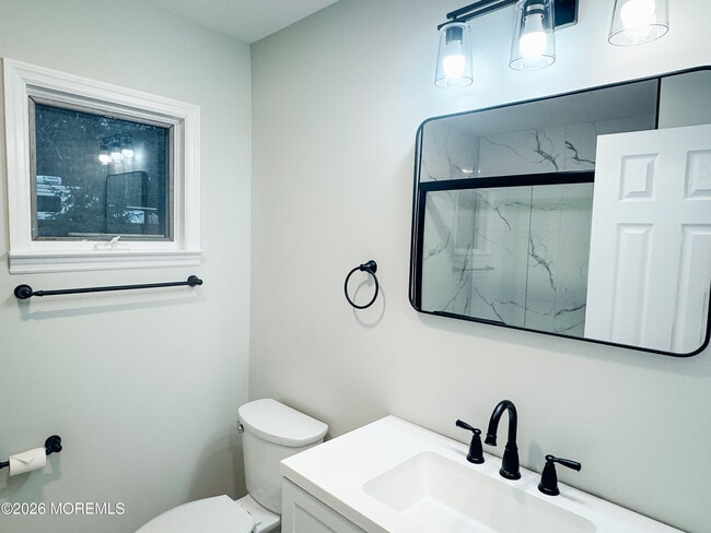 Building Photo - 827 Rogers St