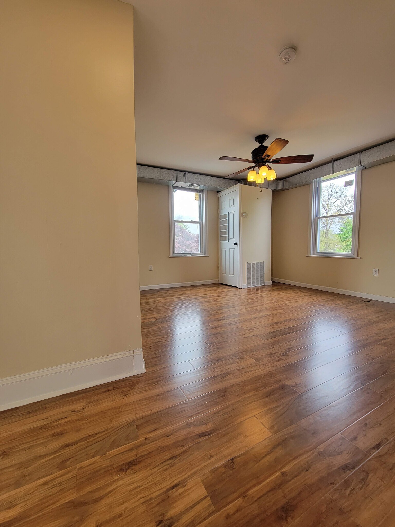 Building Photo - 933 Bleigh Ave