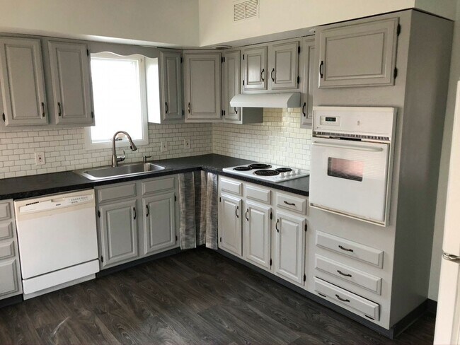 Building Photo - 153 Main St